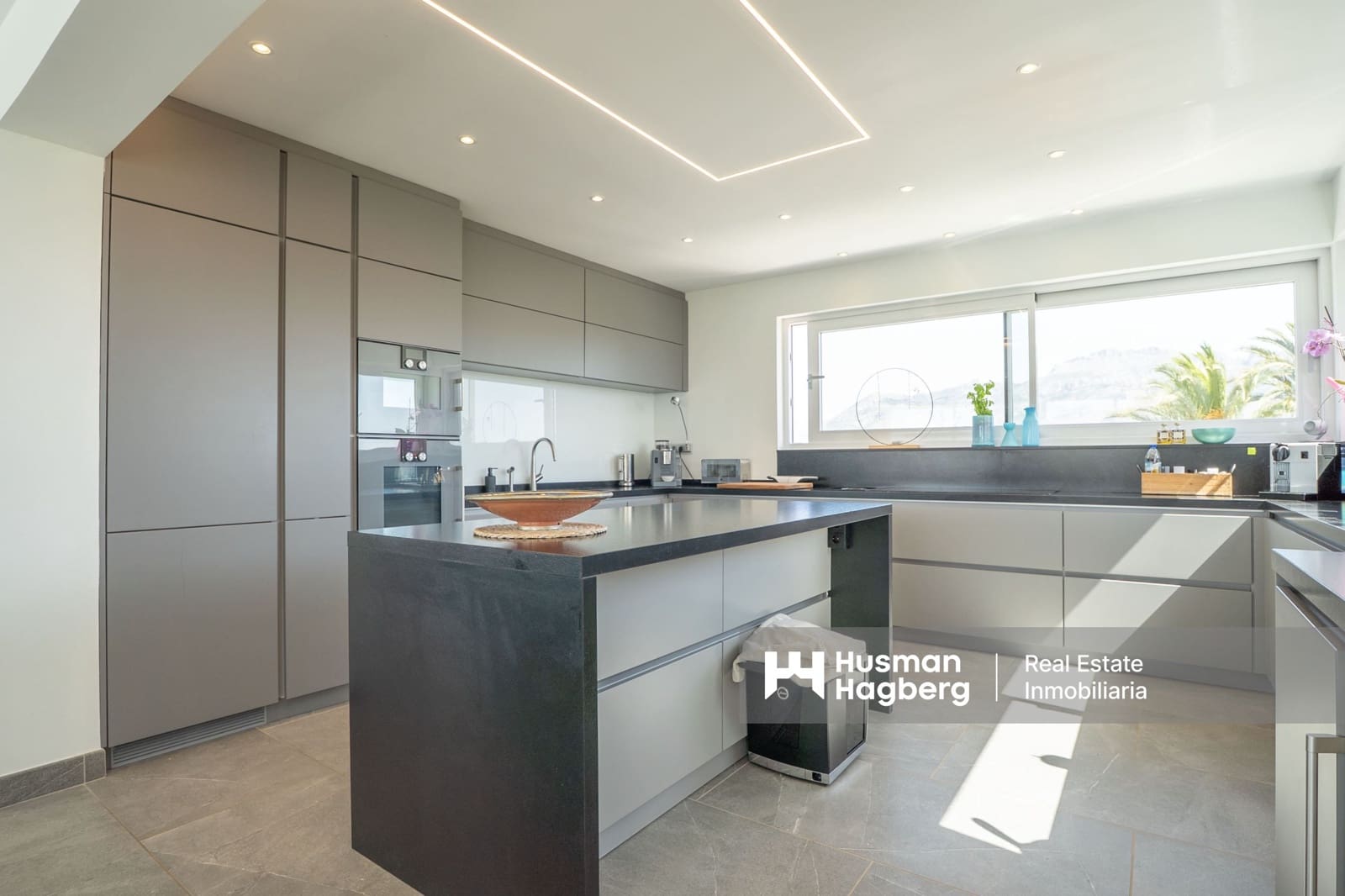 3 bedroom Villa for sale in Altea with pool - € 2,675,000 (Ref: 9931208)