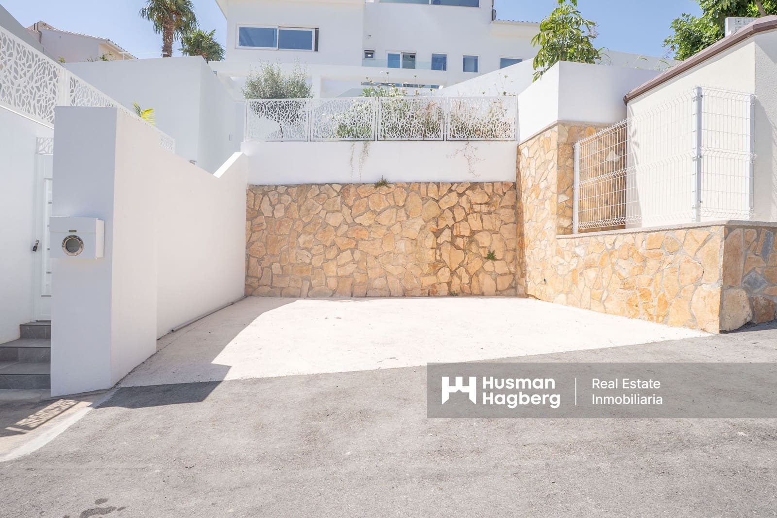 3 bedroom Villa for sale in Altea with pool - € 2,675,000 (Ref: 9931208)