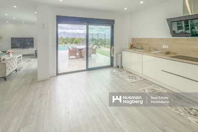 3 slaapkamer Villa te koop in Escandinavia - Cautivador, Alfaz del Pi / L'Alfàs del Pi met zwembad - € 549.000 (Ref: 9959012)