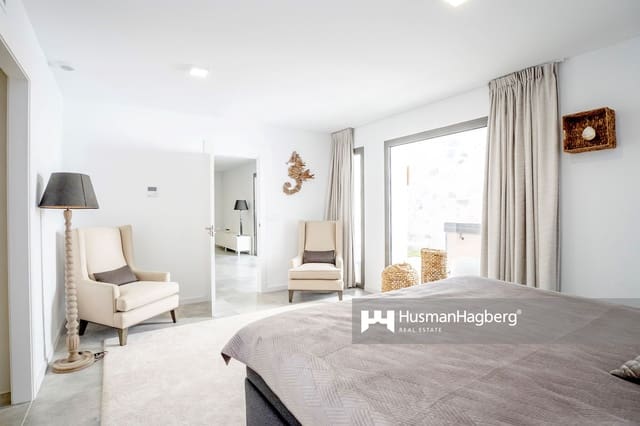 4 bedroom Villa for sale in Benidorm with pool - € 699,000 (Ref: 9974557)