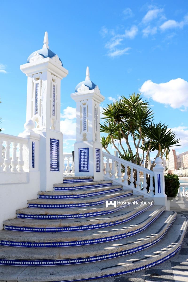 Chalet de 3 habitaciones en Benidorm en venta con piscina - 760.000 € (Ref: 9974567)