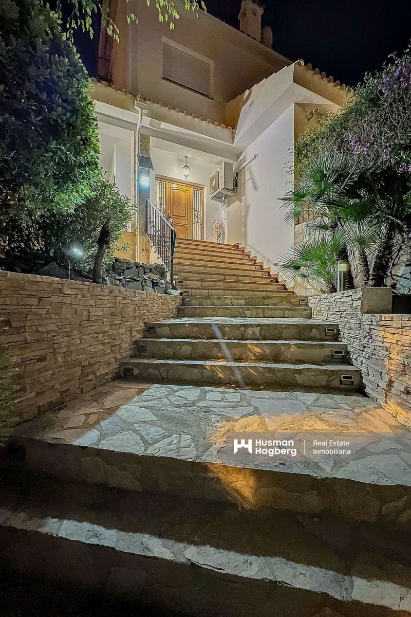 4 bedroom Villa for sale in La Nucia with pool - € 765,000 (Ref: 9984249)