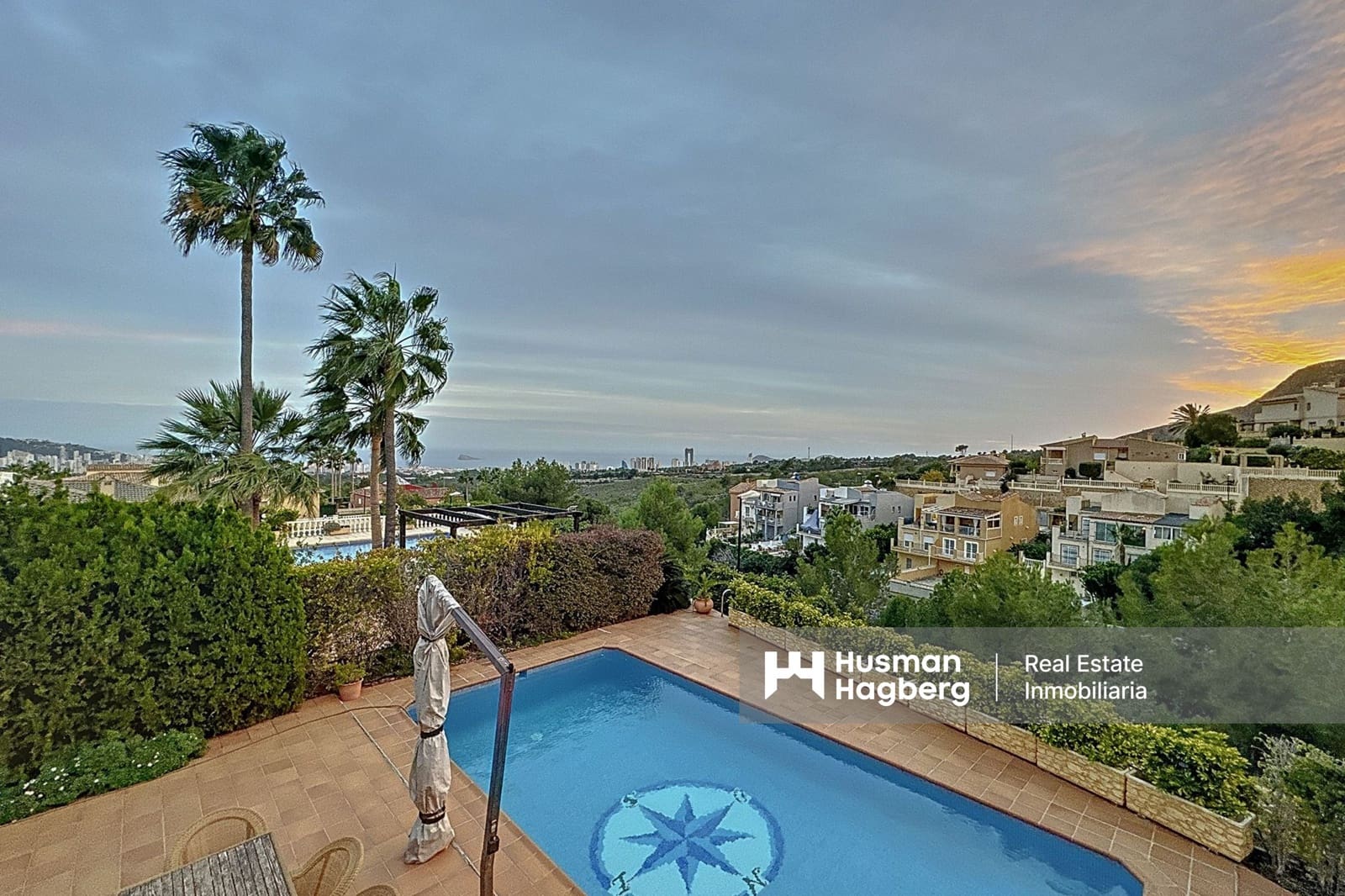 4 bedroom Villa for sale in La Nucia with pool - € 765,000 (Ref: 9984249)