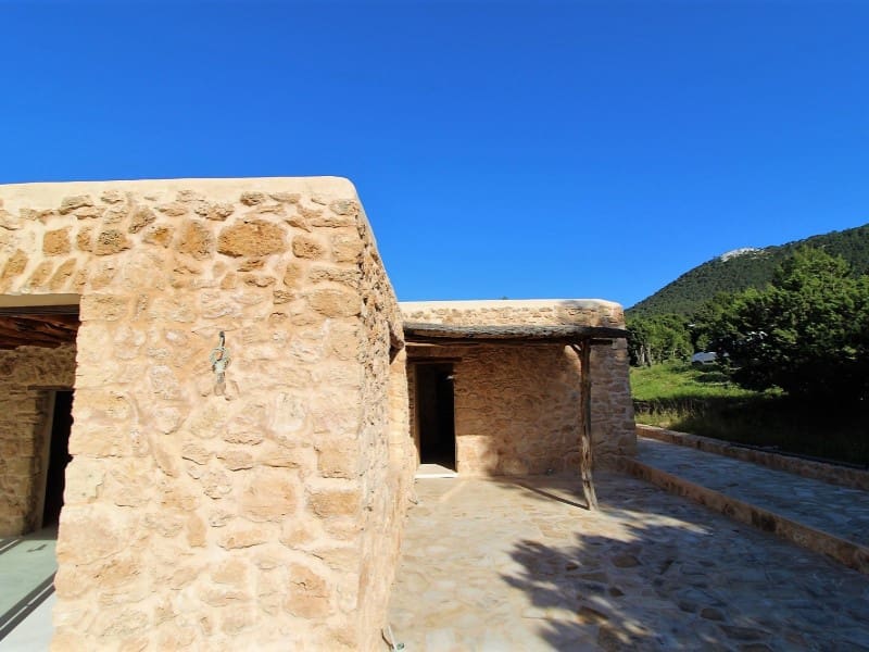 10 bedroom Villa for sale in Cala d'Hort - € 6,500,000 (Ref: 6884024)