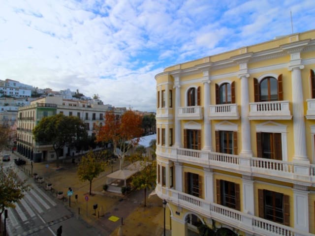3 bedroom Flat for sale in Ibiza / Eivissa town - € 725,000 (Ref: 8063599)
