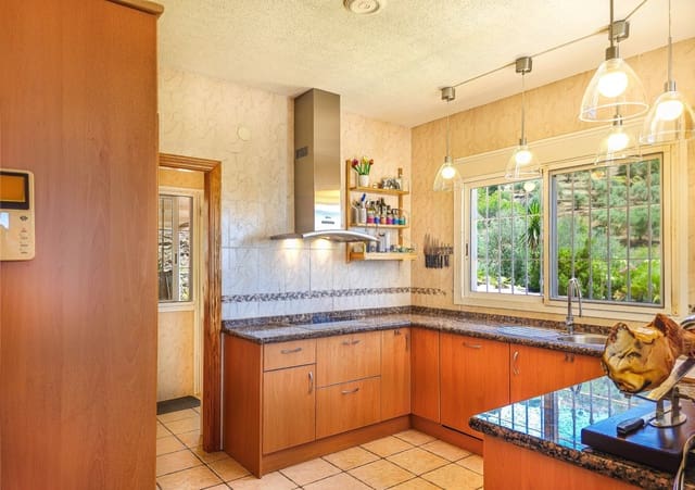 4 chambre Villa/Maison à vendre à Arenas de Velez, Arenas avec piscine garage - 980 000 € (Ref: 10009876)