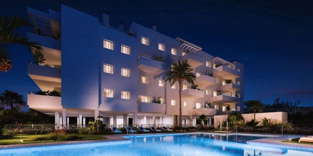 Apartamento de 2 habitaciones en Algarrobo Costa, Algarrobo en venta con piscina garaje - 258.000 € (Ref: 10111482)
