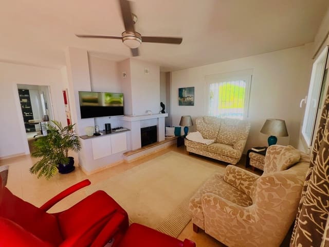 3 chambre Villa/Maison à vendre à Sayalonga avec piscine garage - 875 000 € (Ref: 10121069)