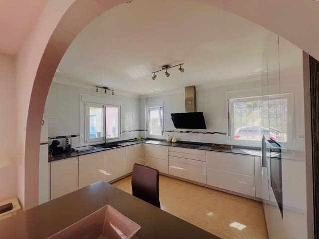 3 chambre Villa/Maison à vendre à Sayalonga avec piscine garage - 875 000 € (Ref: 10121069)