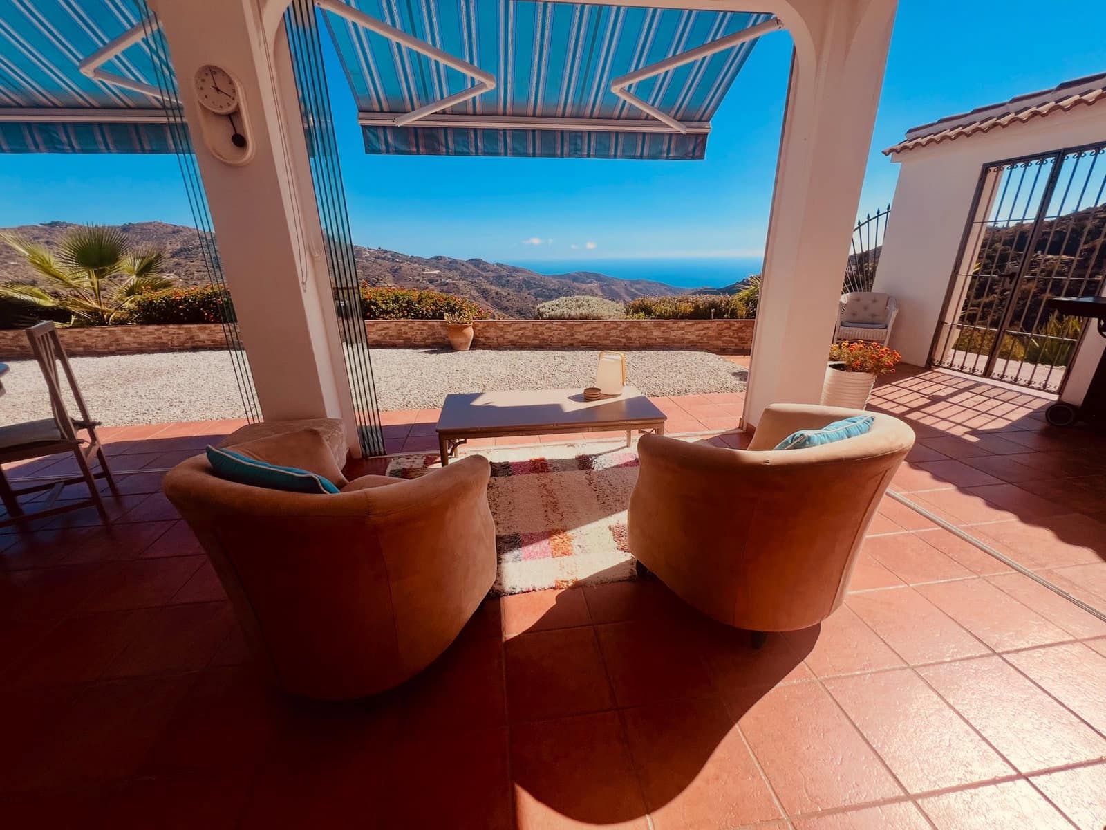 3 chambre Villa/Maison à vendre à Sayalonga avec piscine garage - 875 000 € (Ref: 10121069)