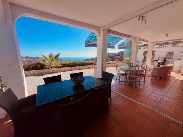 3 chambre Villa/Maison à vendre à Sayalonga avec piscine garage - 875 000 € (Ref: 10121069)