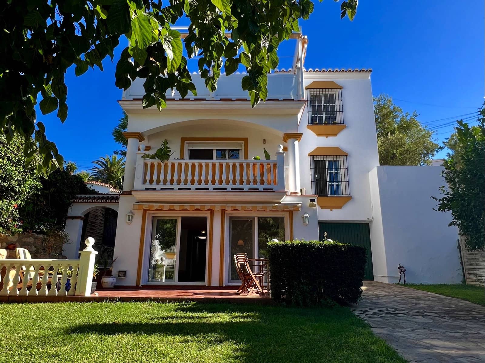 4 soveværelse Villa til salg i Caleta de Velez med swimmingpool garage - € 649.000 (Ref: 10174839)