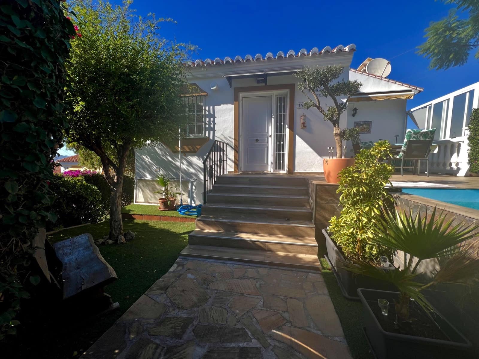 4 soveværelse Villa til salg i Caleta de Velez med swimmingpool garage - € 649.000 (Ref: 10174839)