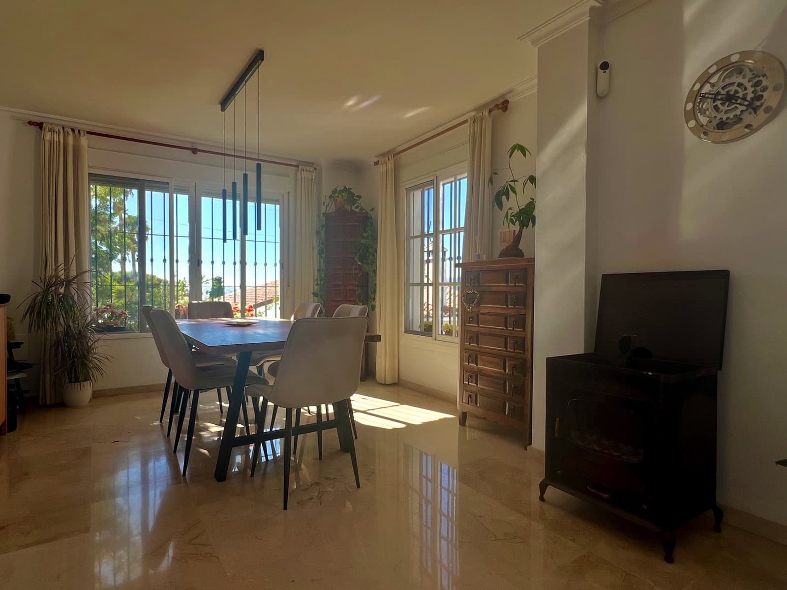 4 soveværelse Villa til salg i Caleta de Velez med swimmingpool garage - € 649.000 (Ref: 10174839)
