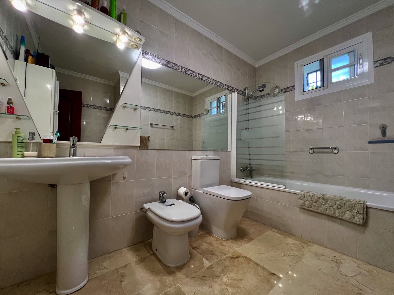 4 soveværelse Villa til salg i Caleta de Velez med swimmingpool garage - € 649.000 (Ref: 10174839)
