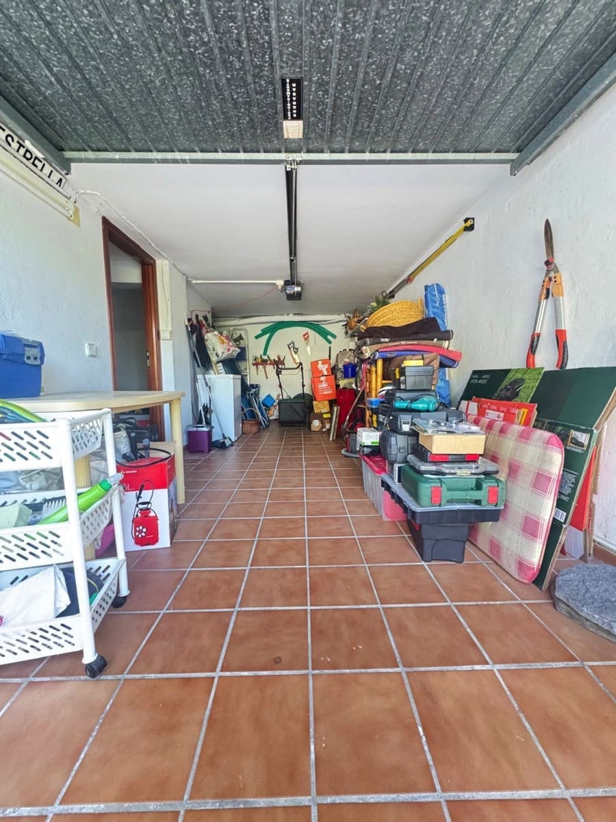 4 soveværelse Villa til salg i Caleta de Velez med swimmingpool garage - € 649.000 (Ref: 10174839)
