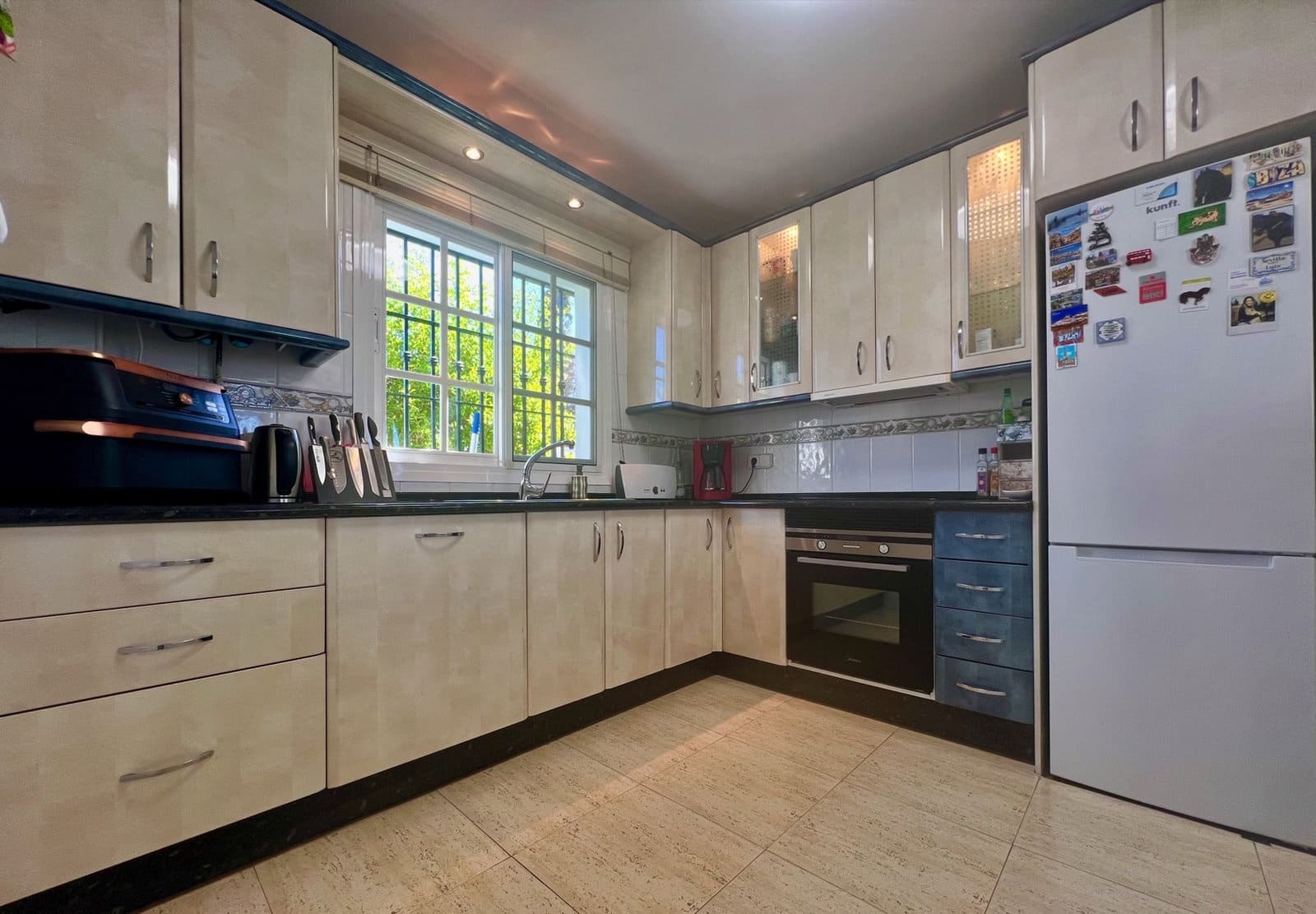 4 soveværelse Villa til salg i Caleta de Velez med swimmingpool garage - € 649.000 (Ref: 10174839)