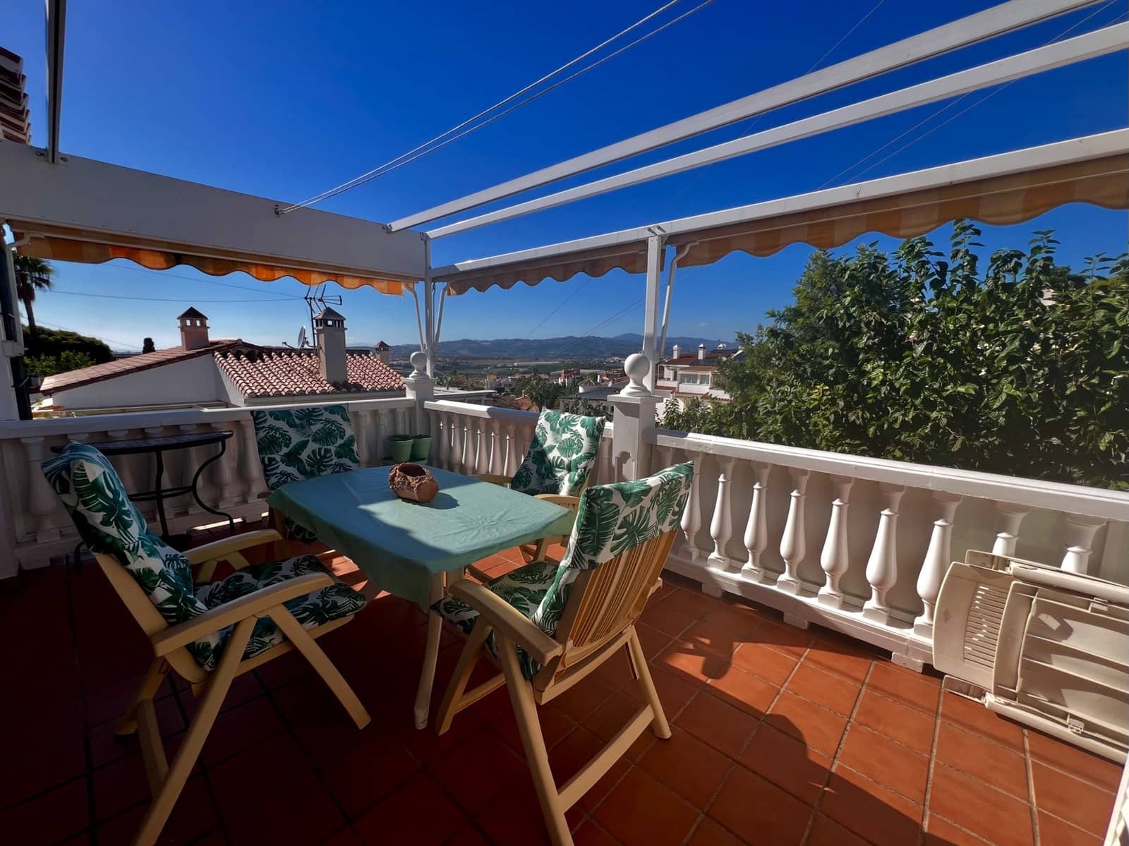 4 soveværelse Villa til salg i Caleta de Velez med swimmingpool garage - € 649.000 (Ref: 10174839)