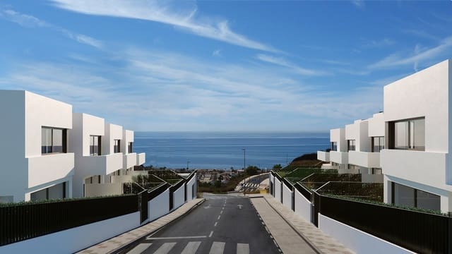 4 bedroom Townhouse for sale in Rincón de la Victoria with garage - € 695,000 (Ref: 6820022)