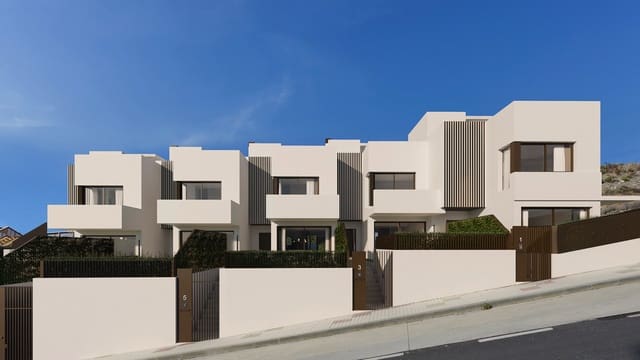 4 bedroom Townhouse for sale in Rincón de la Victoria with garage - € 695,000 (Ref: 6820022)