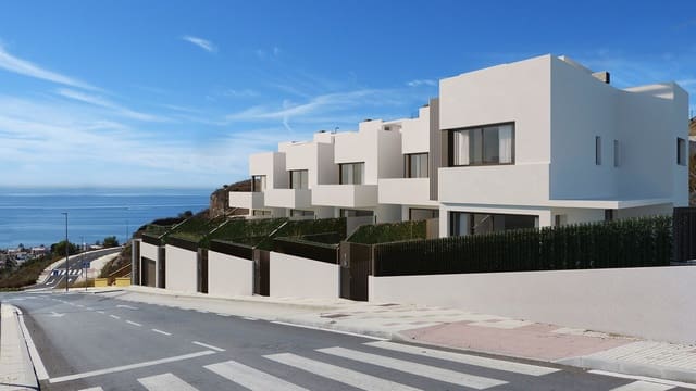 4 bedroom Townhouse for sale in Rincón de la Victoria with garage - € 695,000 (Ref: 6820022)