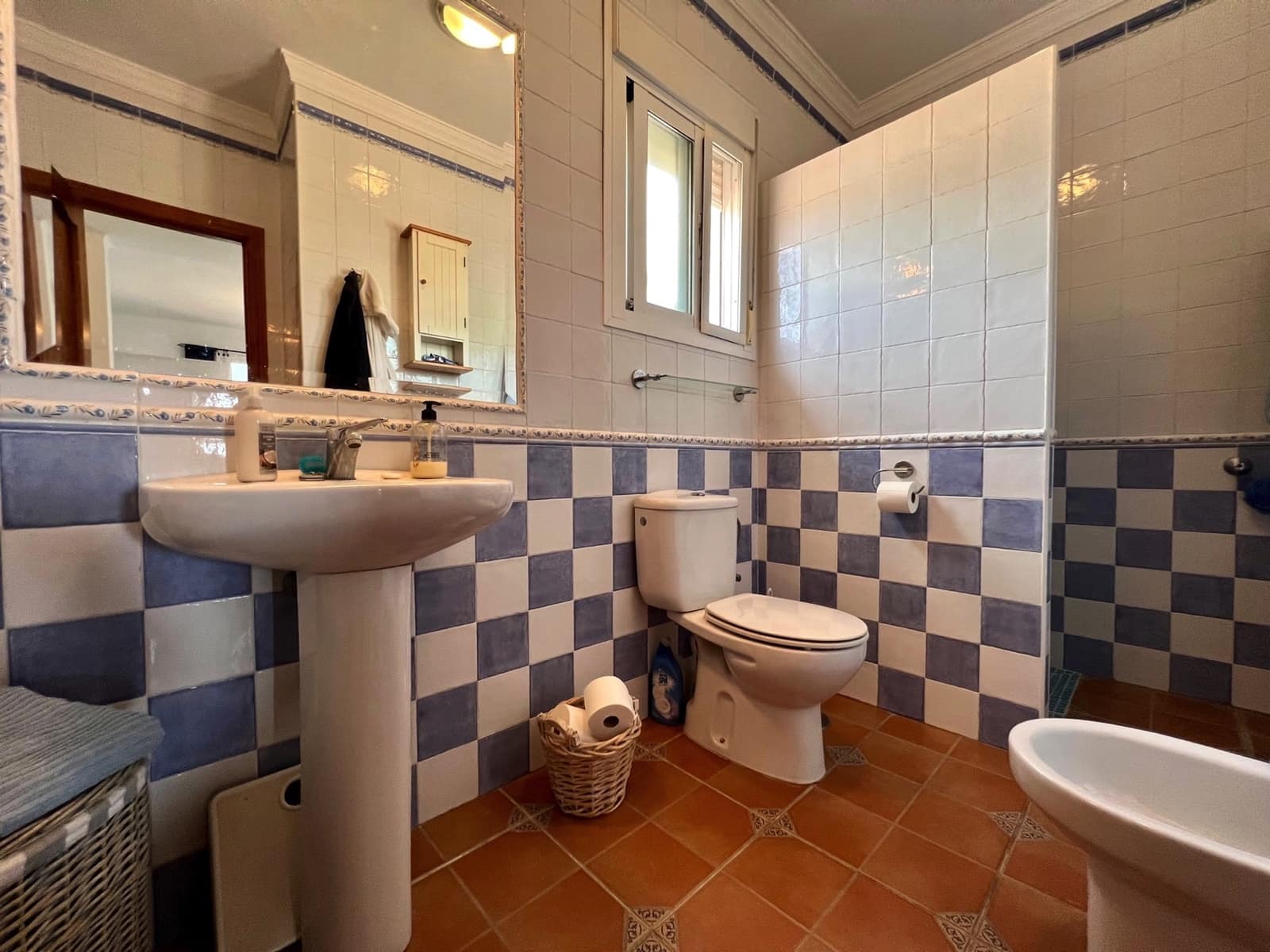 5 soveværelse Villa til salg i Alcaucin med swimmingpool garage - € 425.000 (Ref: 6999699)