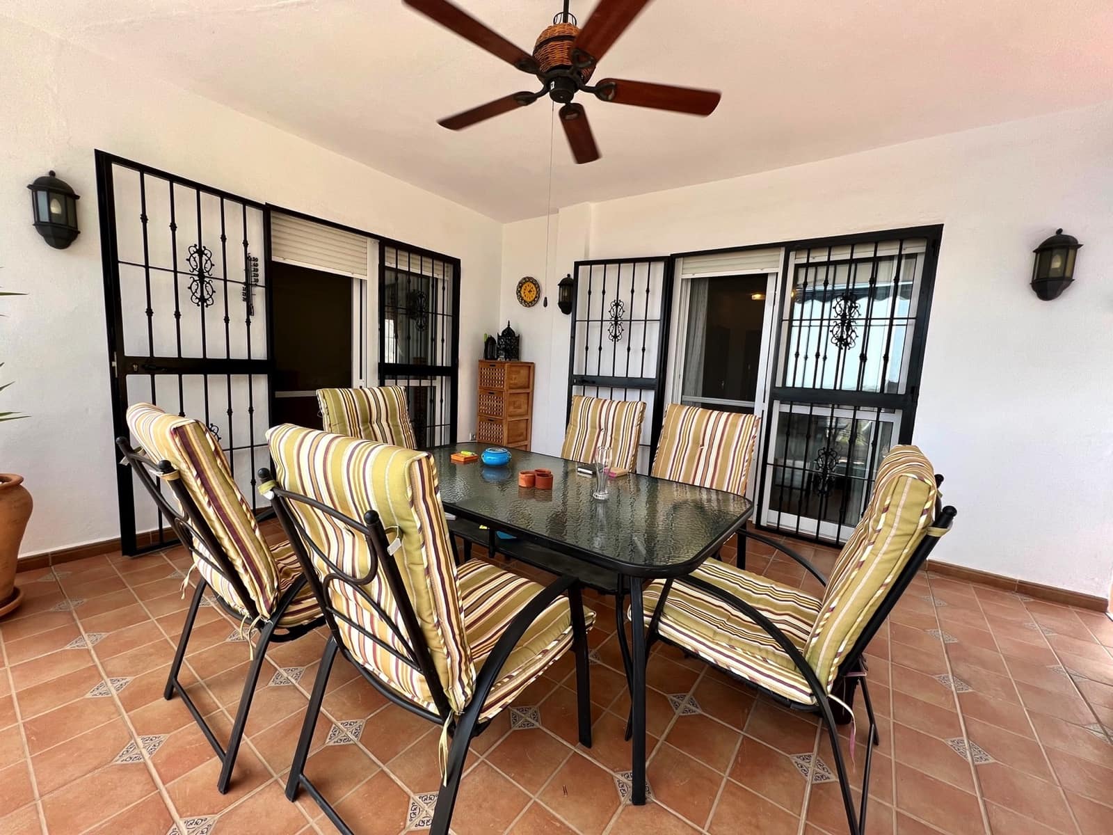 5 soveværelse Villa til salg i Alcaucin med swimmingpool garage - € 425.000 (Ref: 6999699)