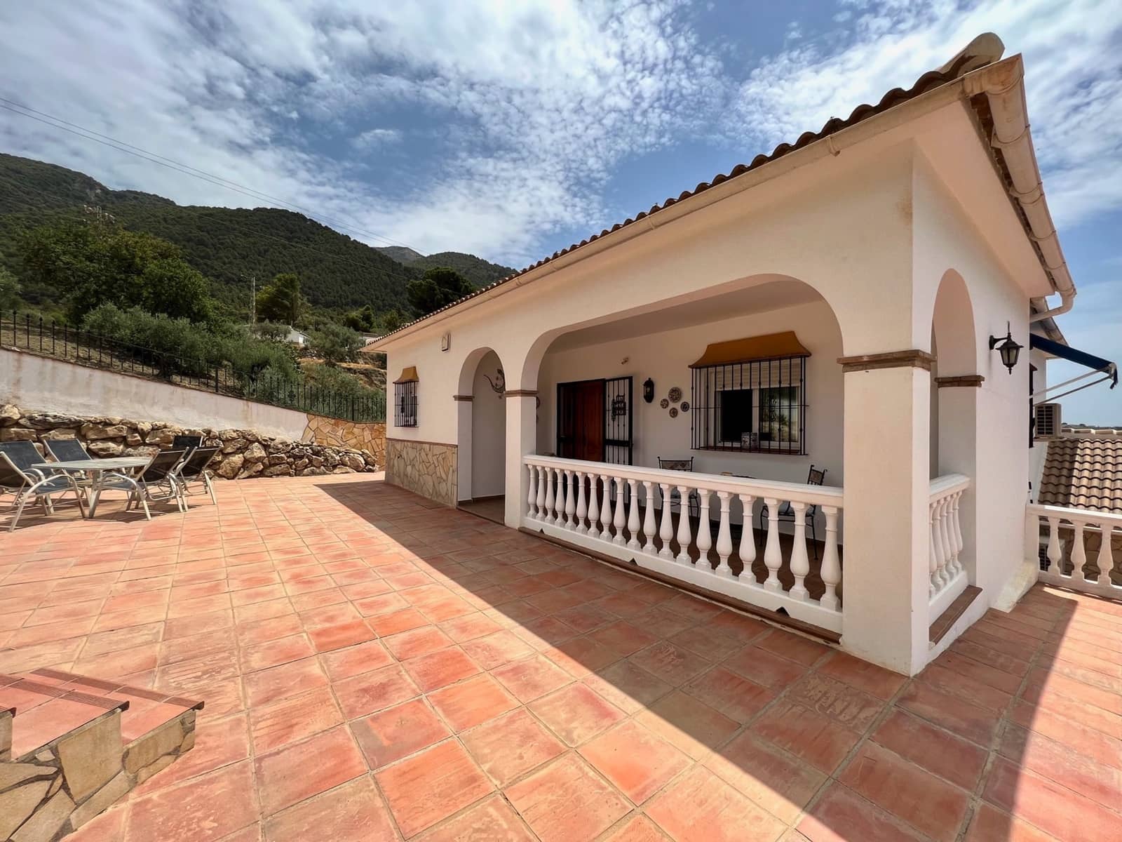 5 soveværelse Villa til salg i Alcaucin med swimmingpool garage - € 425.000 (Ref: 6999699)