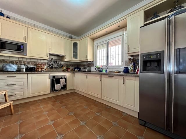 5 sypialnia Willa na sprzedaż w Alcaucín z basenem garażem - 425 000 € (Ref: 6999699)