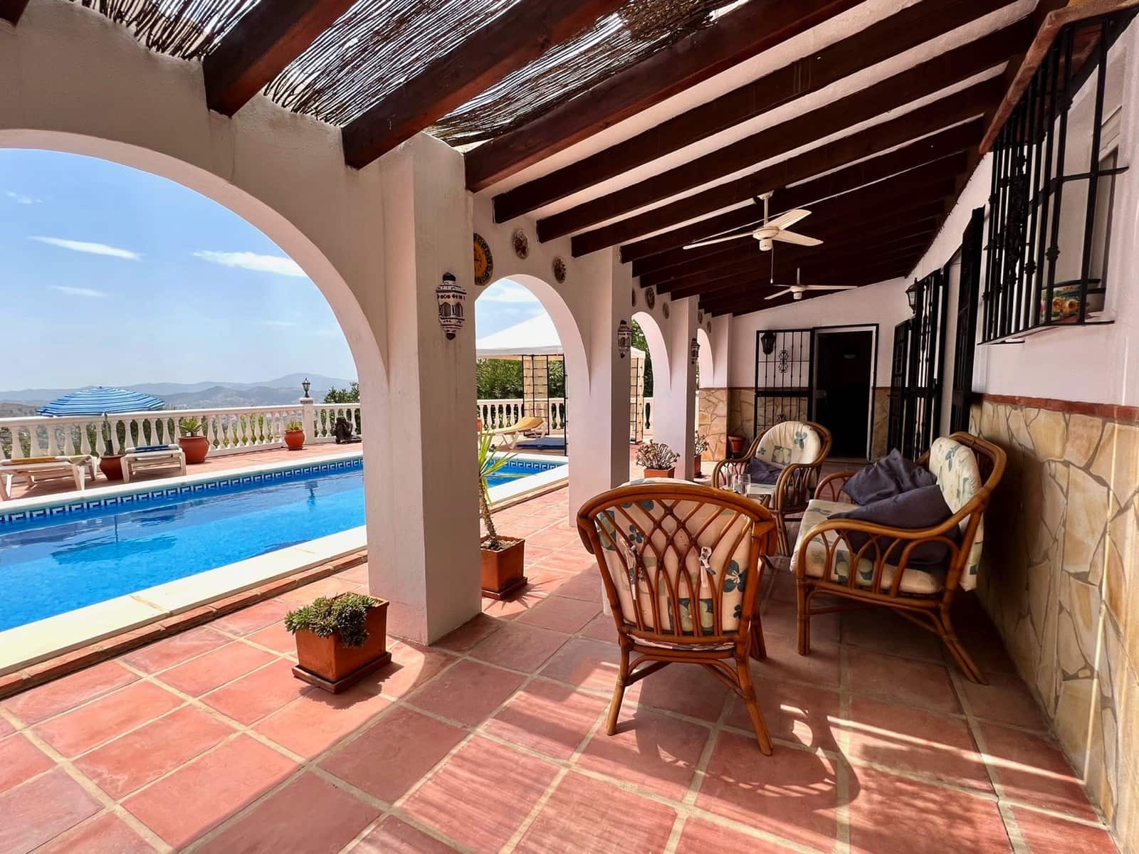 5 soveværelse Villa til salg i Alcaucin med swimmingpool garage - € 425.000 (Ref: 6999699)