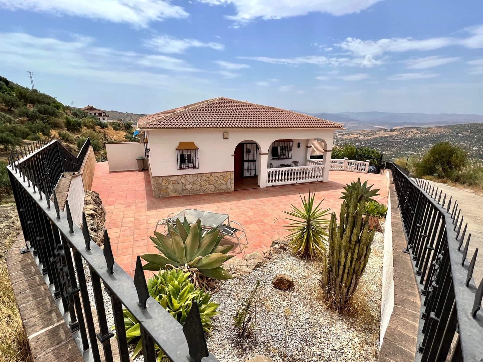 5 soveværelse Villa til salg i Alcaucin med swimmingpool garage - € 425.000 (Ref: 6999699)