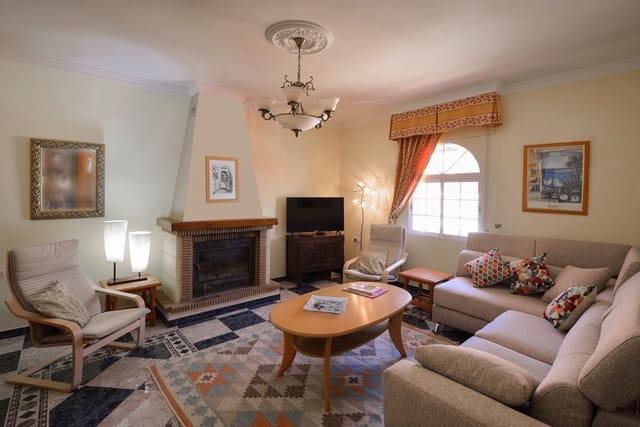 6 soverom Villa til salgs i Los Romanes, Viñuela med svømmebasseng garasje - € 349 000 (Ref: 7098119)