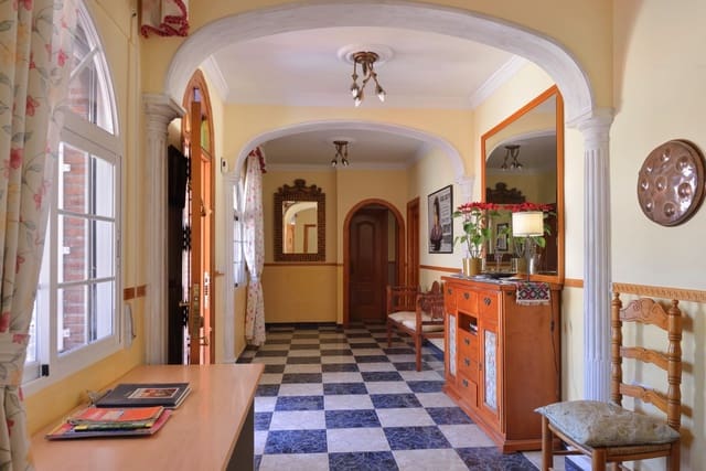 6 soverom Villa til salgs i Los Romanes, Viñuela med svømmebasseng garasje - € 349 000 (Ref: 7098119)