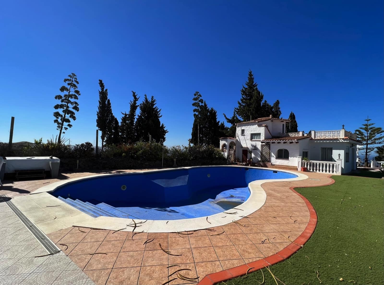 4 soveværelse Villa til salg i Algarrobo med swimmingpool garage - € 599.000 (Ref: 7740134)