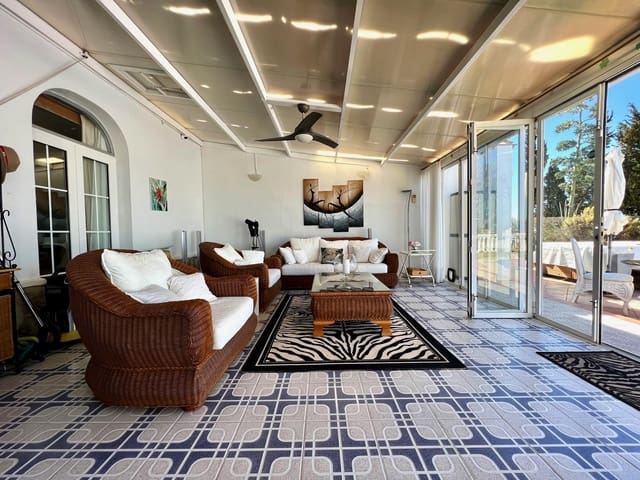 4 bedroom Villa for sale in Algarrobo with pool garage - € 599,000 (Ref: 7740134)