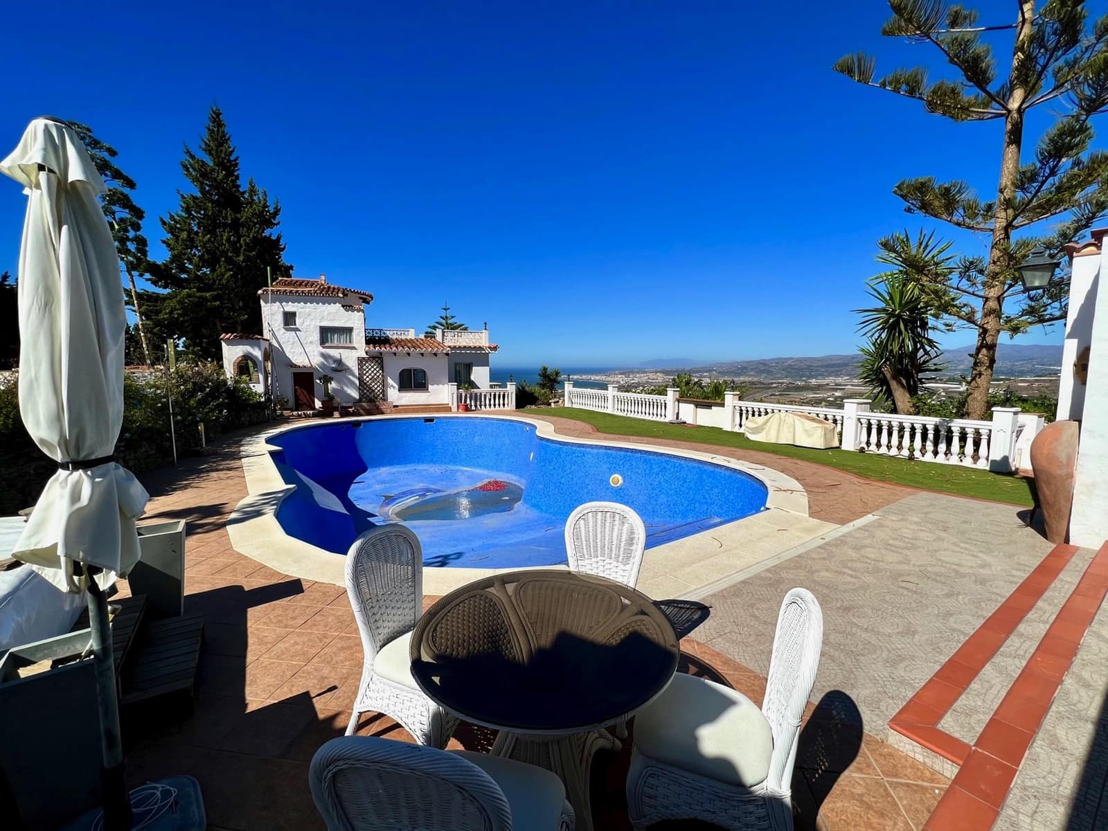 4 soveværelse Villa til salg i Algarrobo med swimmingpool garage - € 599.000 (Ref: 7740134)