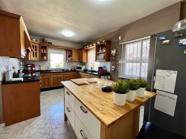 4 bedroom Villa for sale in Algarrobo with pool garage - € 599,000 (Ref: 7740134)