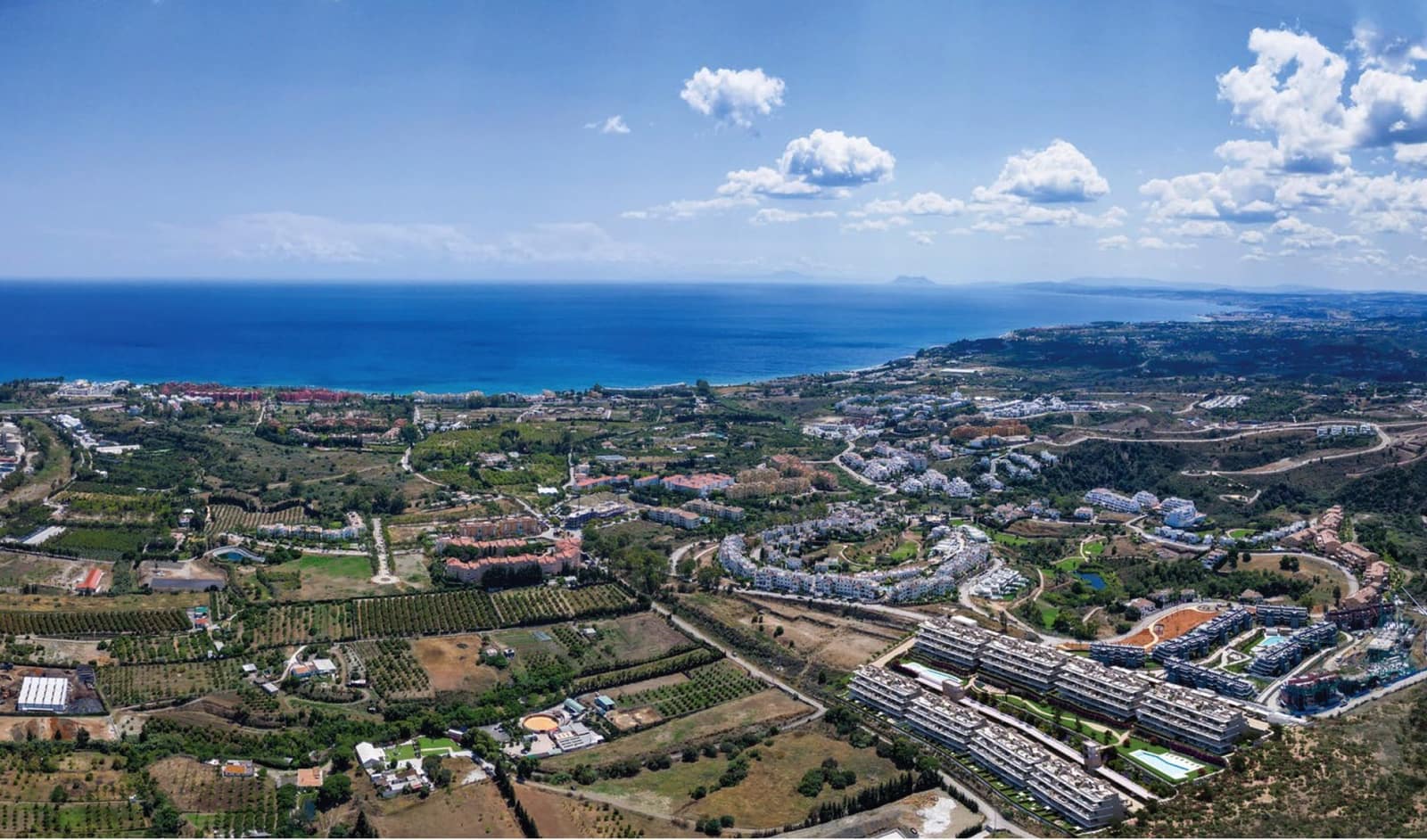 2 bedroom Apartment for sale in Estepona with pool garage - € 363,000 (Ref: 8089984)