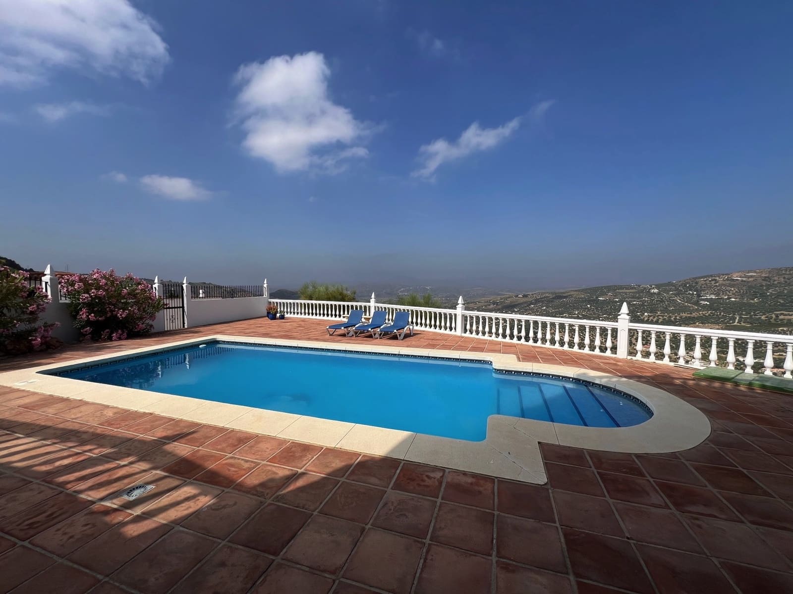 4 sypialnia Willa na sprzedaż w Alcaucin z basenem garażem - 360 000 € (Ref: 8334902)