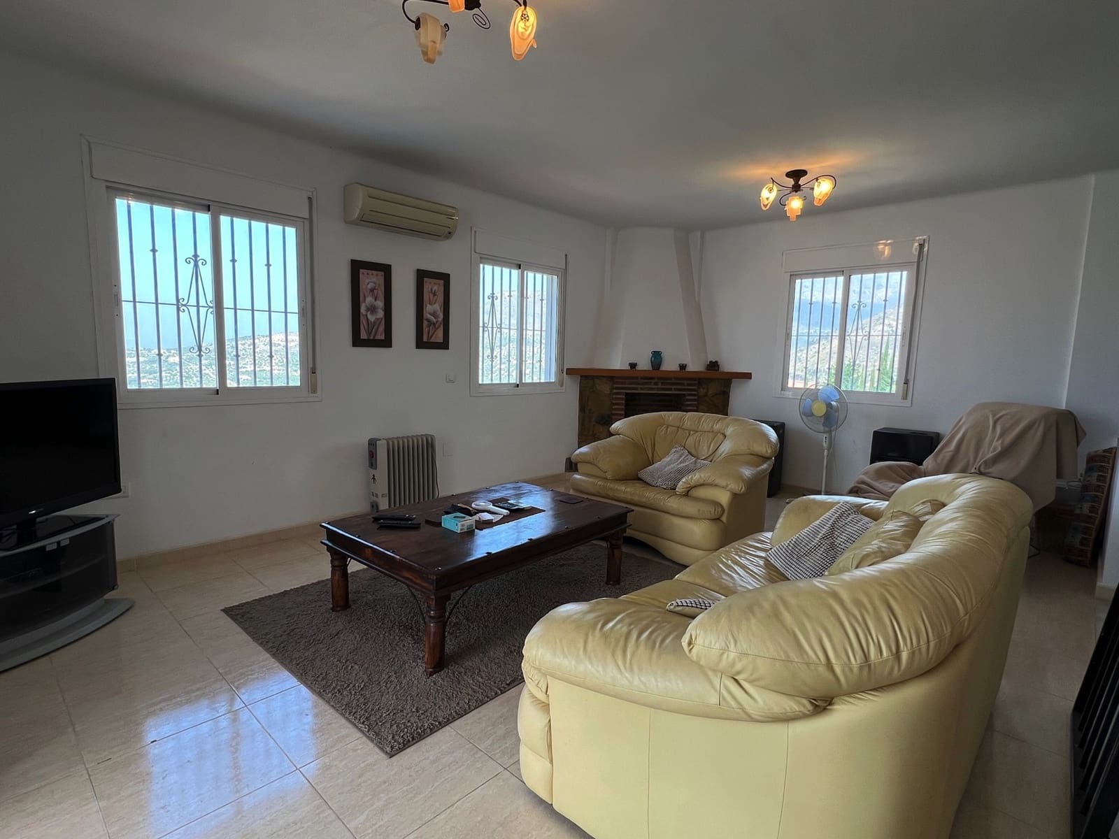 4 sypialnia Willa na sprzedaż w Alcaucin z basenem garażem - 360 000 € (Ref: 8334902)