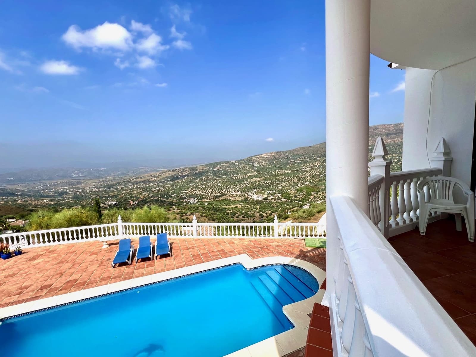 4 sypialnia Willa na sprzedaż w Alcaucin z basenem garażem - 360 000 € (Ref: 8334902)