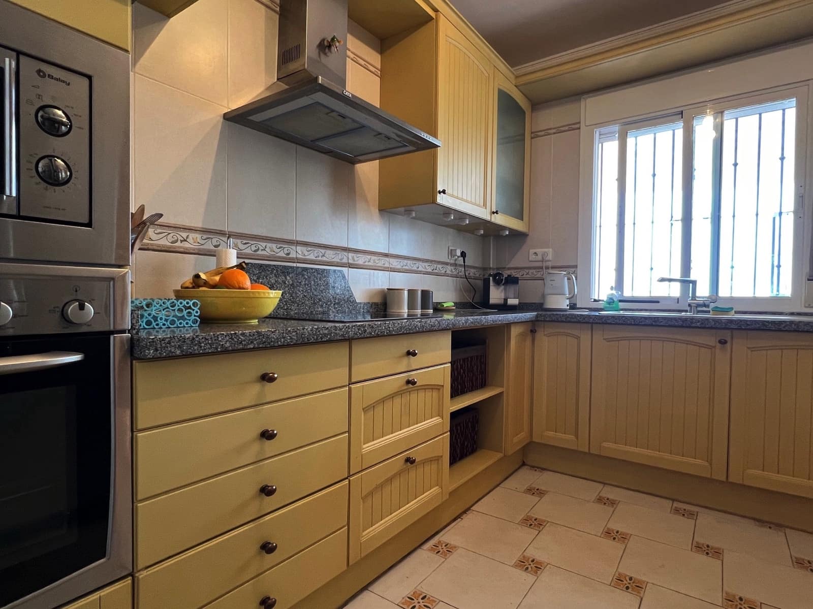 4 sypialnia Willa na sprzedaż w Alcaucin z basenem garażem - 360 000 € (Ref: 8334902)