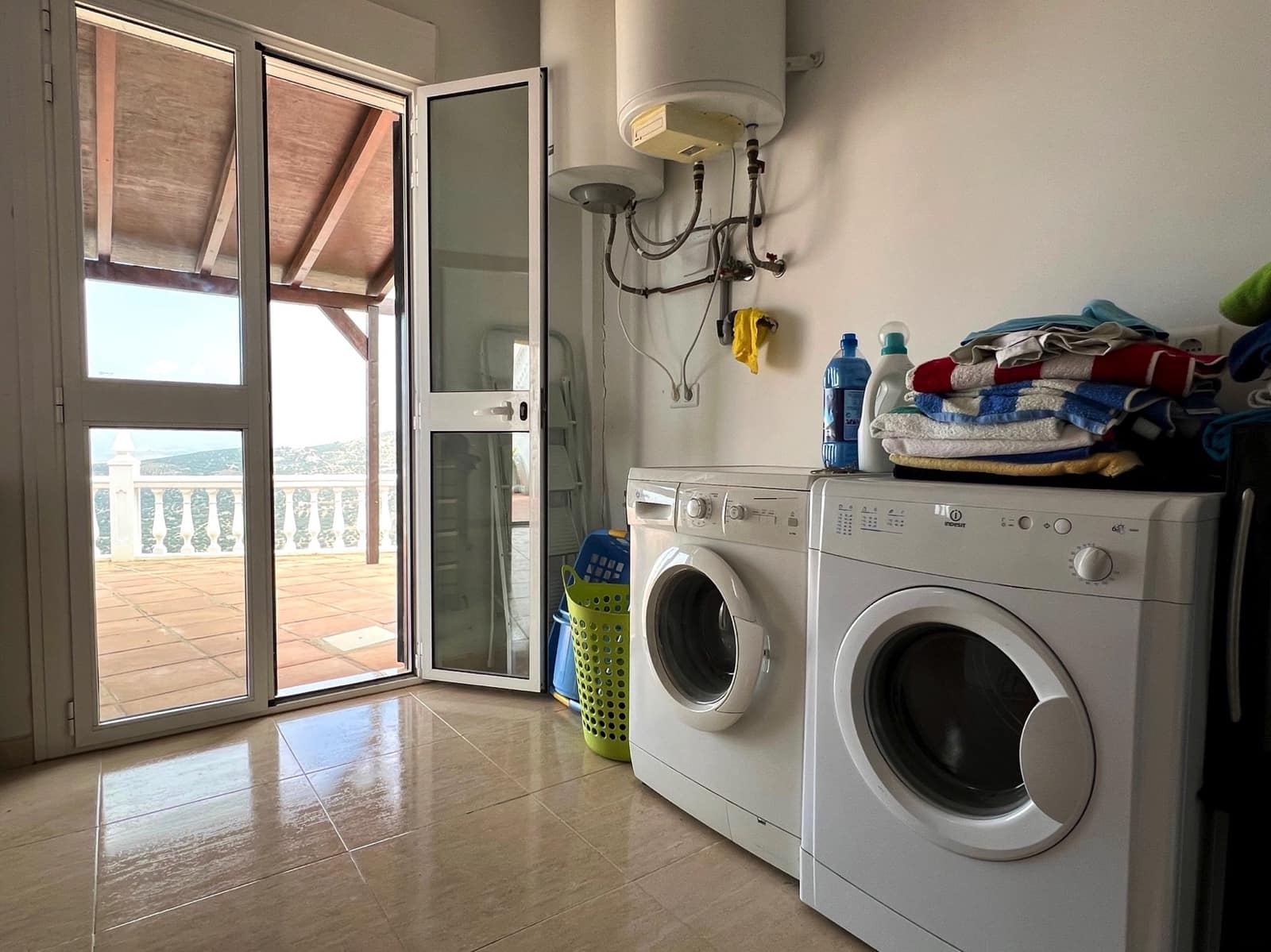 4 sypialnia Willa na sprzedaż w Alcaucin z basenem garażem - 360 000 € (Ref: 8334902)