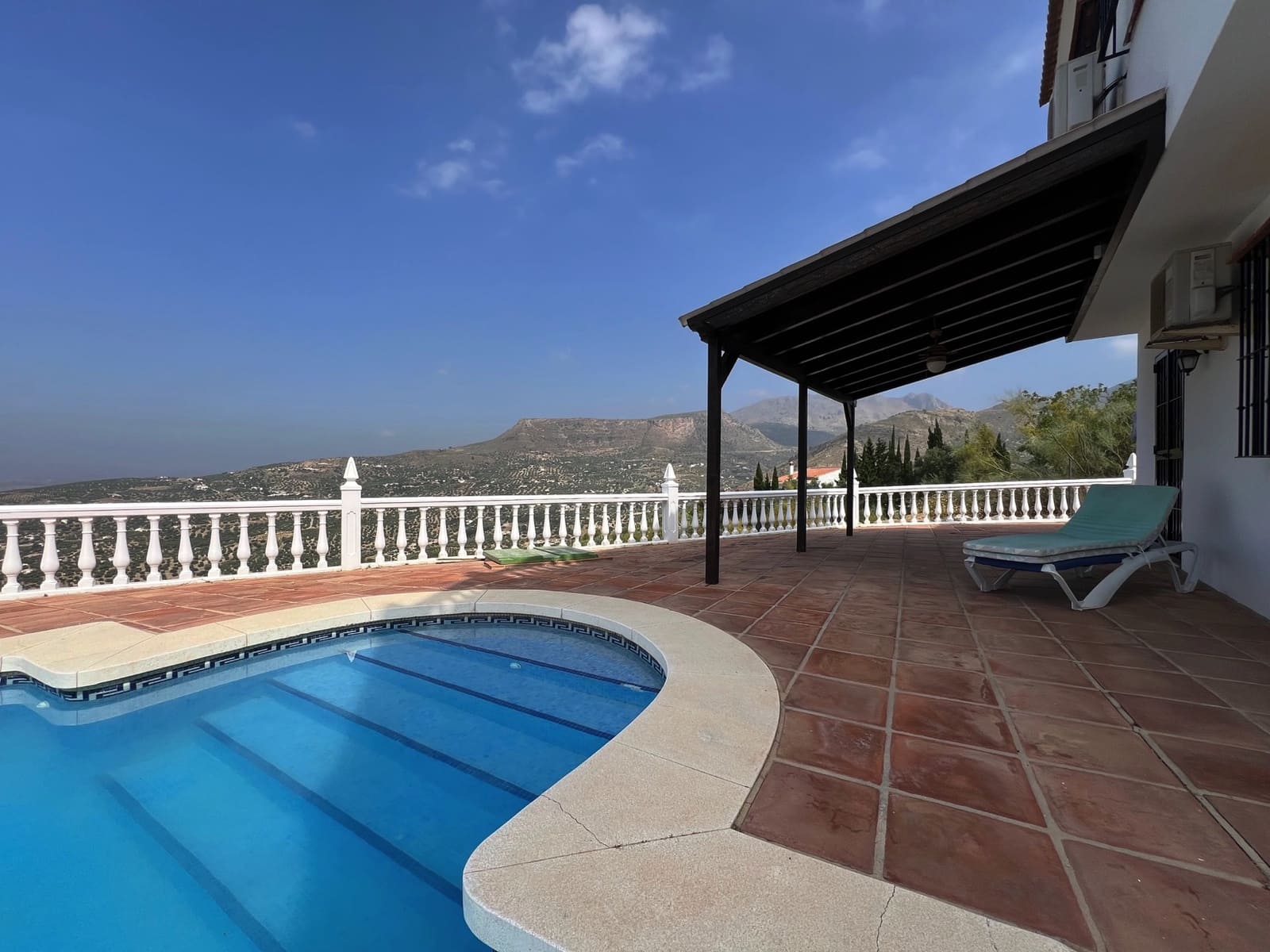 4 sypialnia Willa na sprzedaż w Alcaucin z basenem garażem - 360 000 € (Ref: 8334902)