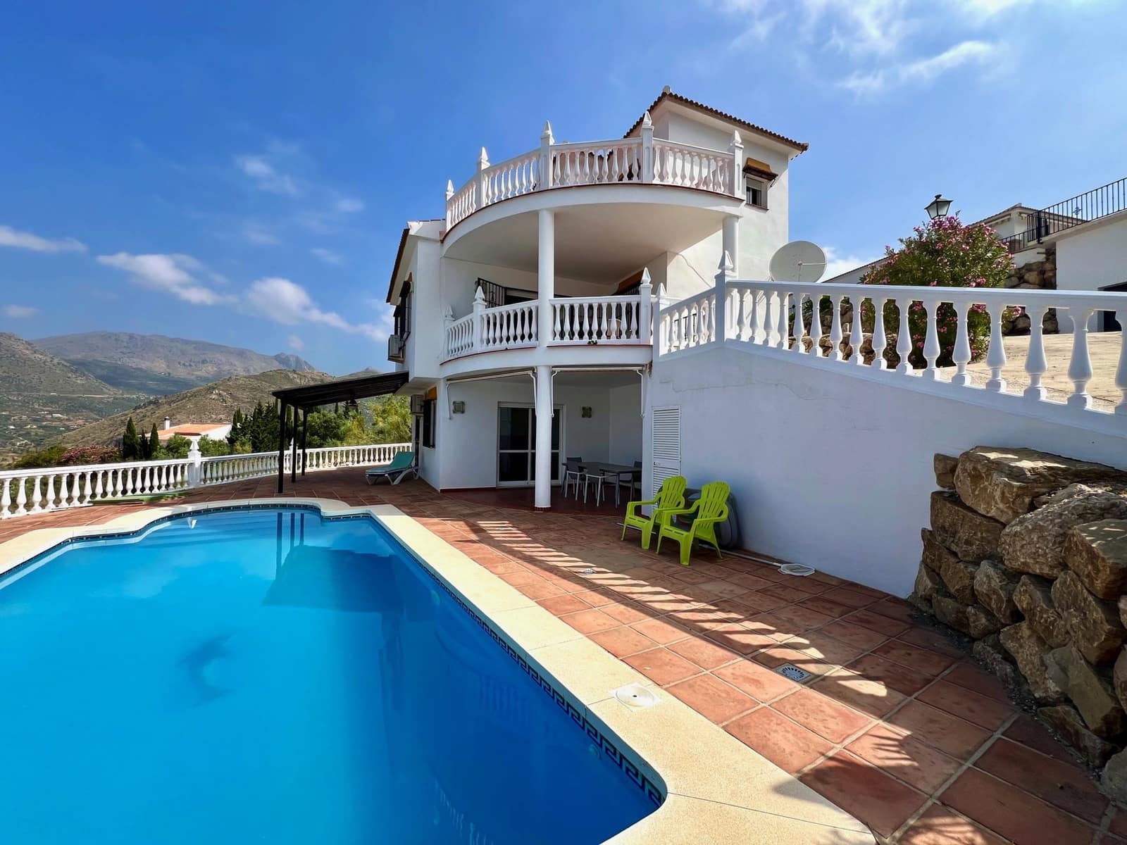 4 sypialnia Willa na sprzedaż w Alcaucin z basenem garażem - 360 000 € (Ref: 8334902)