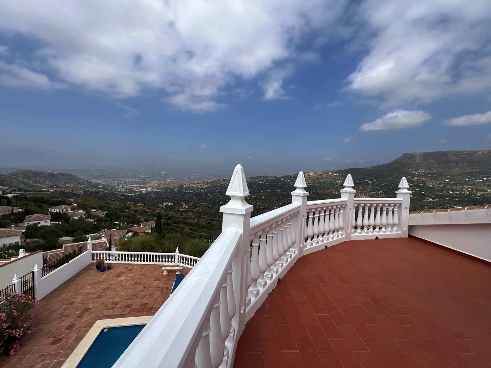 4 sypialnia Willa na sprzedaż w Alcaucin z basenem garażem - 360 000 € (Ref: 8334902)