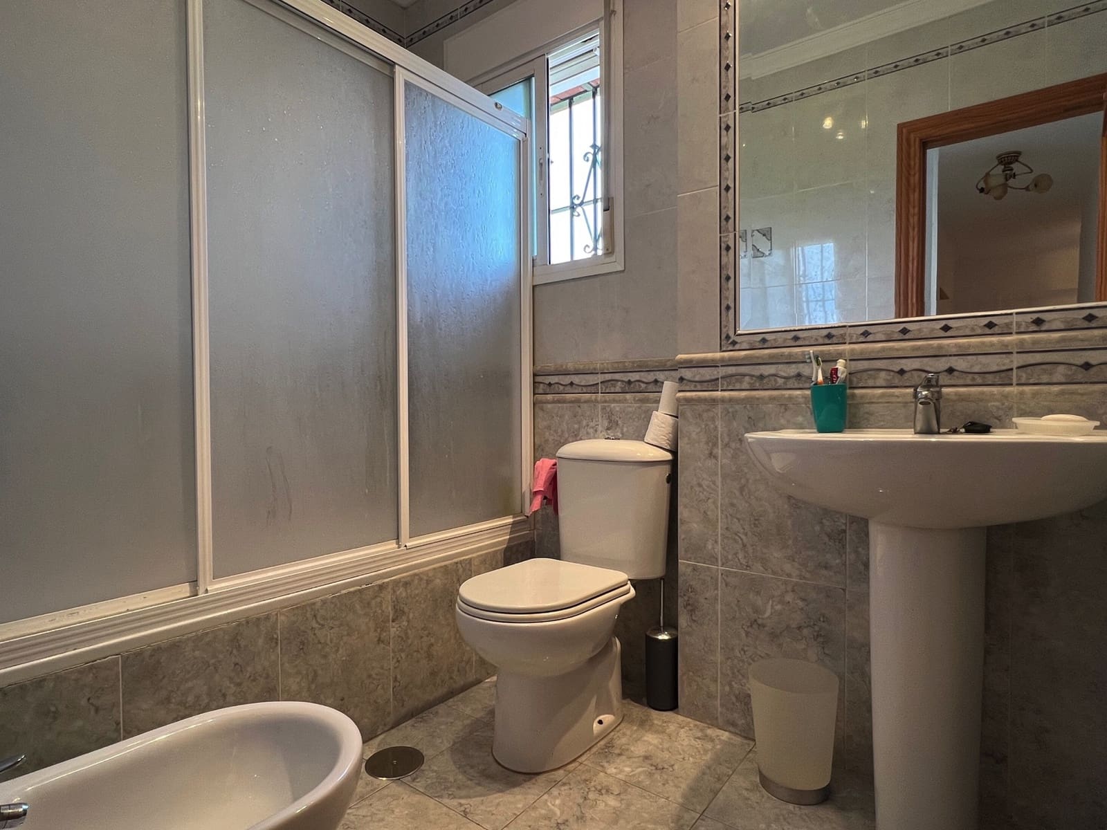 4 sypialnia Willa na sprzedaż w Alcaucin z basenem garażem - 360 000 € (Ref: 8334902)