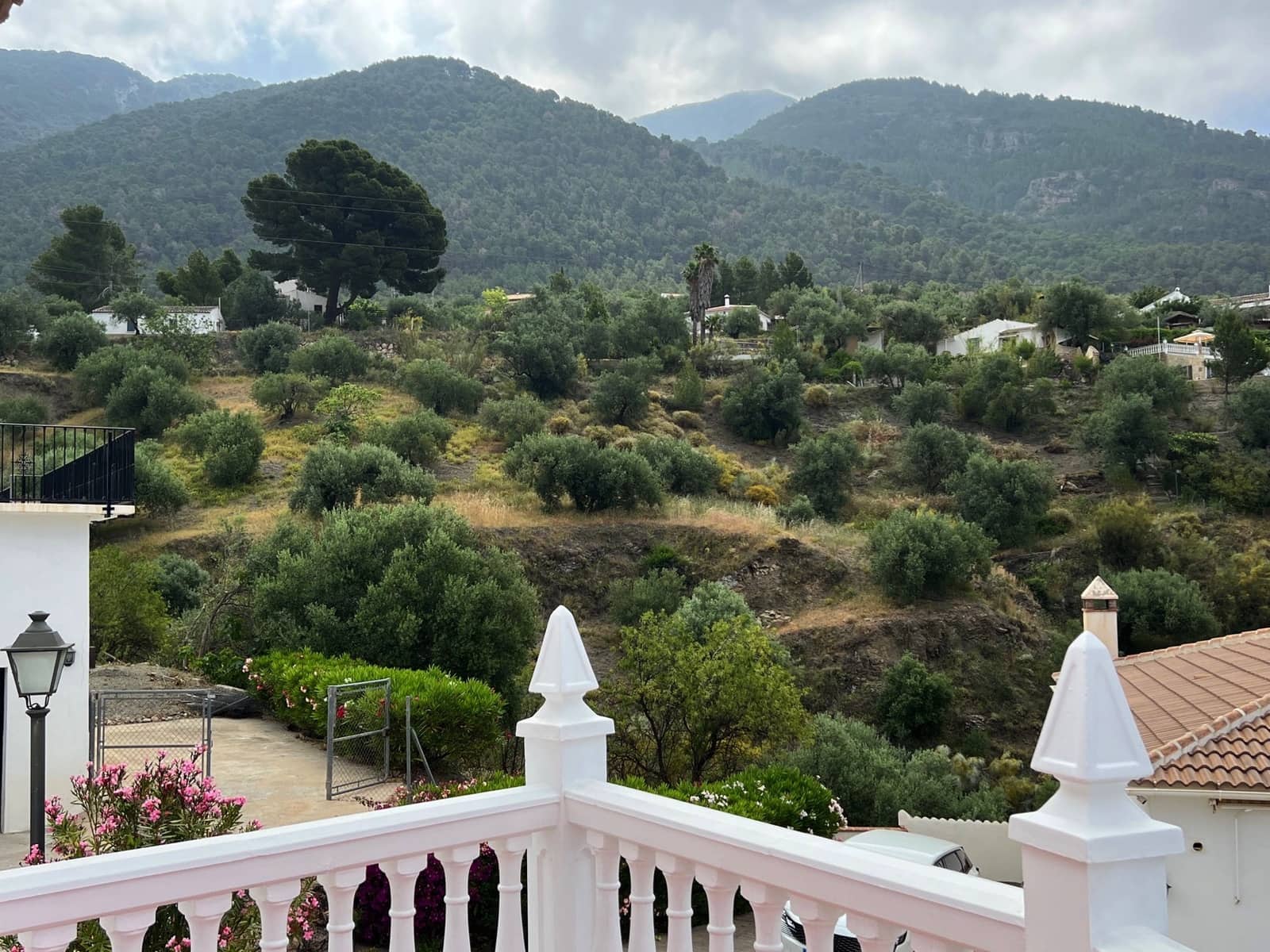 4 sypialnia Willa na sprzedaż w Alcaucin z basenem garażem - 360 000 € (Ref: 8334902)