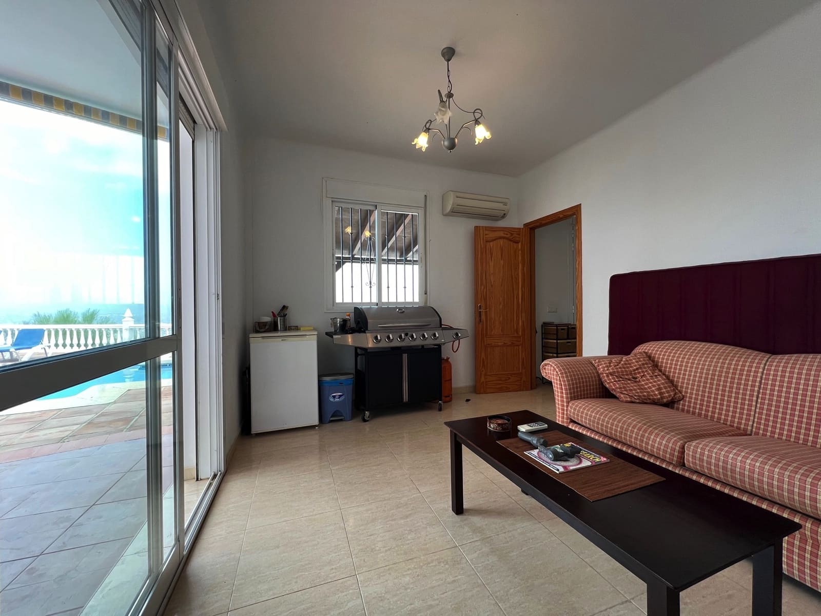 4 sypialnia Willa na sprzedaż w Alcaucin z basenem garażem - 360 000 € (Ref: 8334902)