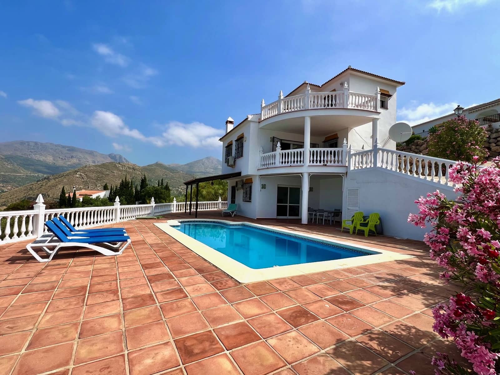 4 sypialnia Willa na sprzedaż w Alcaucin z basenem garażem - 360 000 € (Ref: 8334902)